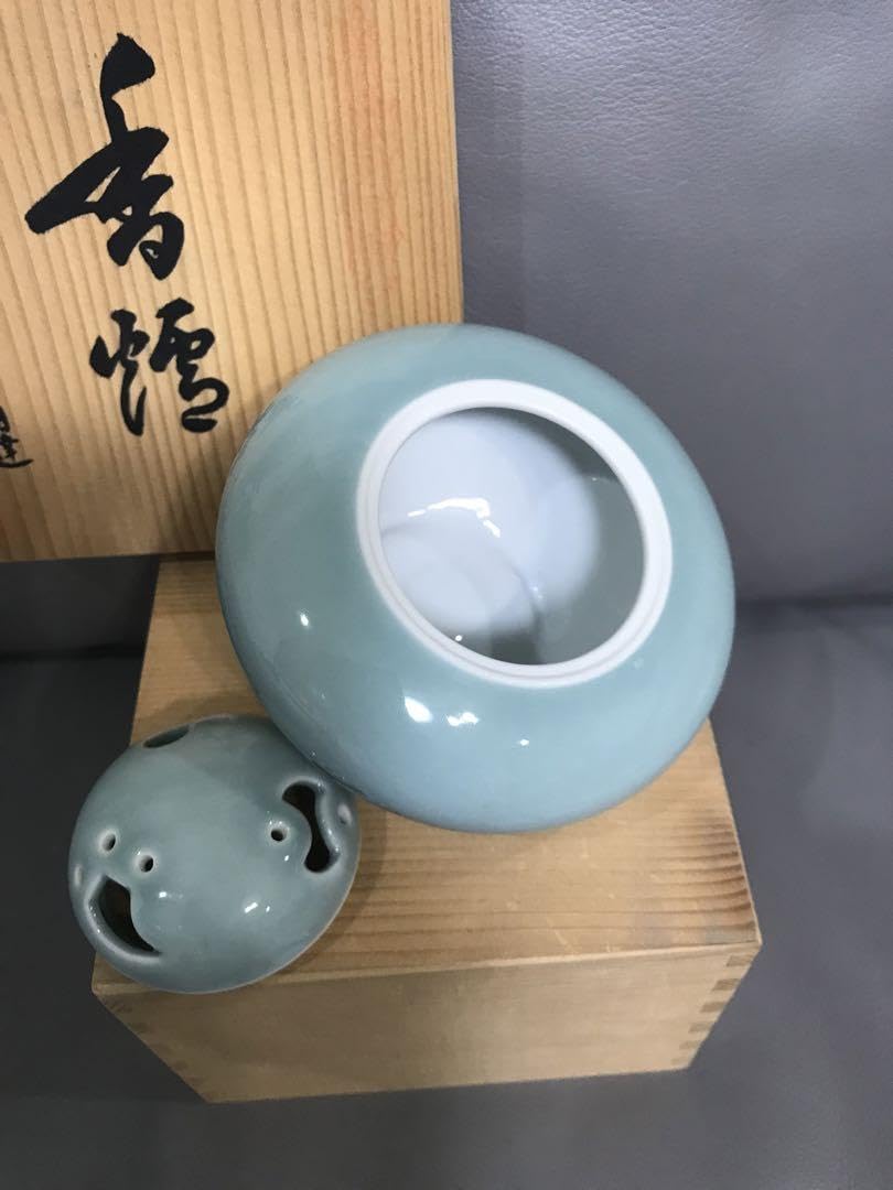 有田焼 深川製磁 宮内庁御用達 青磁 三足香炉 三つ足 香炉 茶器 仏具 茶道具 Amazon.co.jp: 深川製磁 宮内庁御用達 3号青磁 三足香炉 : ホーム